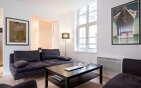 Spacious One Bedroom Apartment Ideally Located